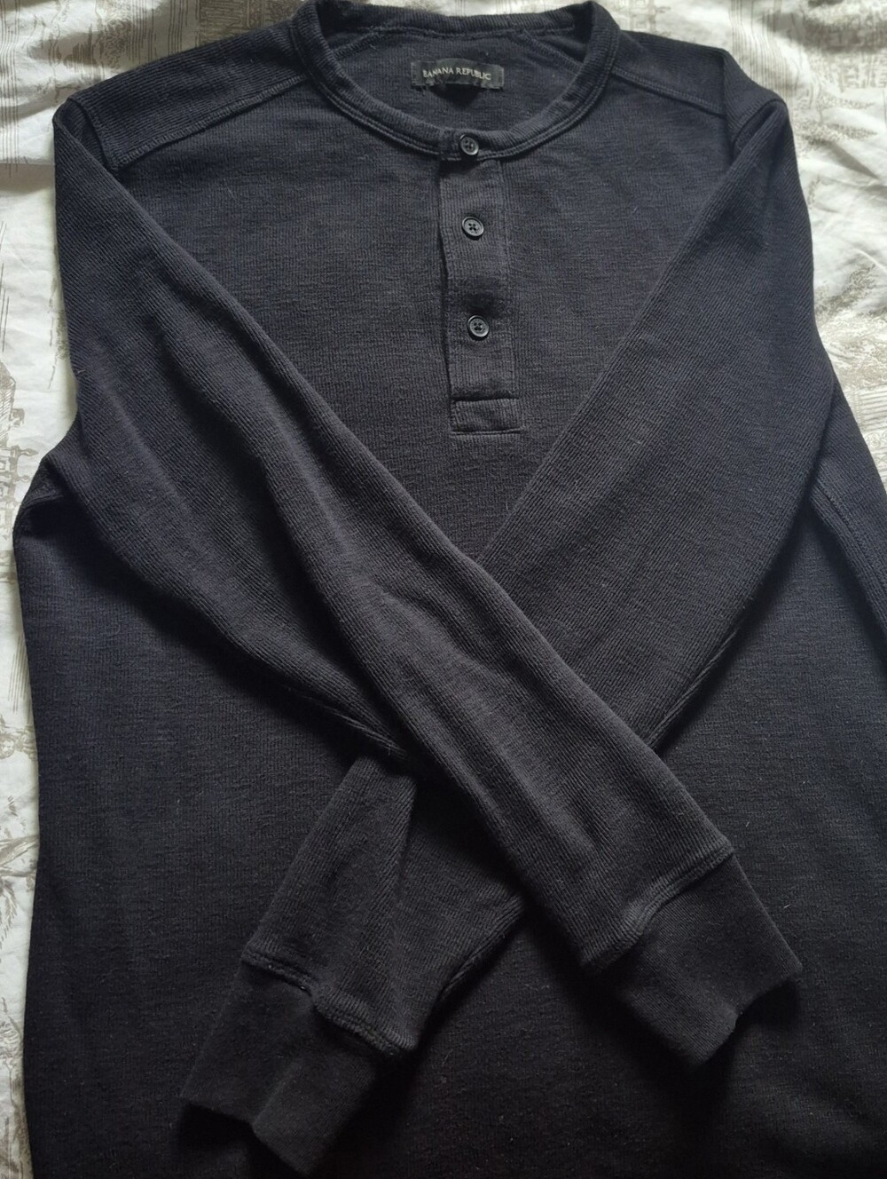 Banana Republic Men's Black Henley Waffle Knit Thermal Long-Sleeve Shirt